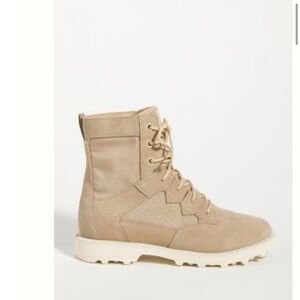 Sorel caribou OTM boots in neutral